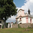 Kostel Nanebevzet� Panny Marie v obci Ra�ovice, po kter� nese ulice n�zev.