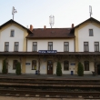 Budova n�dra�� na konci ulice