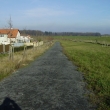Cesta pod�l nov� v�stavby